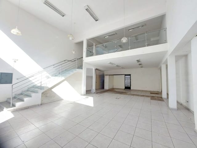 Prédio com 520m², para alugar, no bairro Centro em Pindamonhangaba