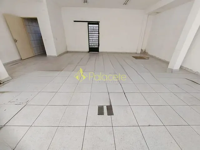 Prédio com 520m², para alugar, no bairro Centro em Pindamonhangaba