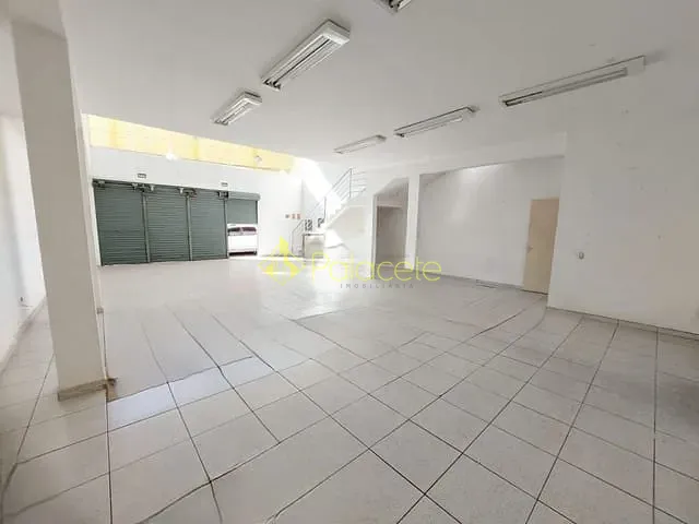 Prédio com 520m², para alugar, no bairro Centro em Pindamonhangaba