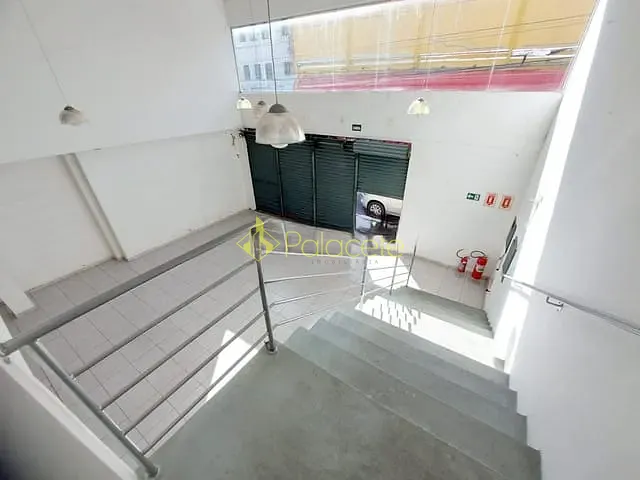 Prédio com 520m², para alugar, no bairro Centro em Pindamonhangaba