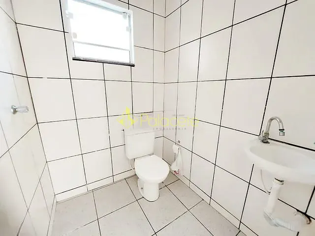 Prédio com 520m², para alugar, no bairro Centro em Pindamonhangaba