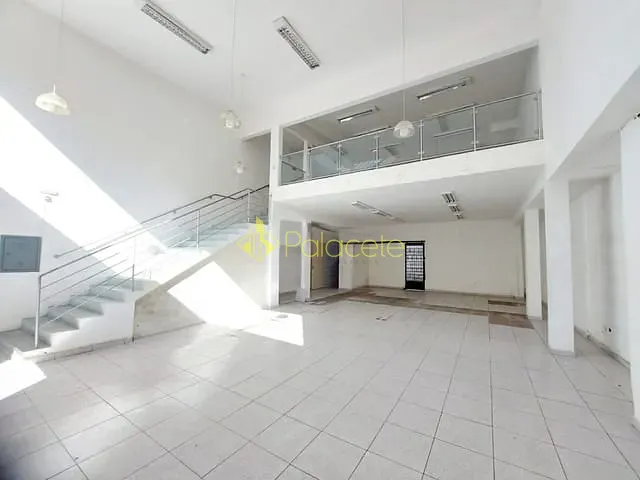 Prédio com 520m², para alugar, no bairro Centro em Pindamonhangaba
