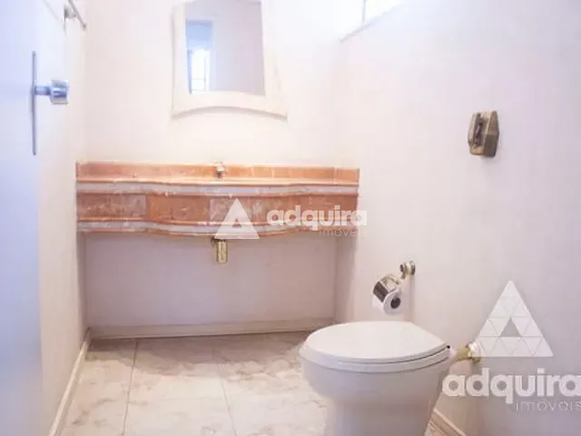 Casa com 672m² 4 quartos e 3 banheiros, à venda, no bairro Centro em Ponta Grossa