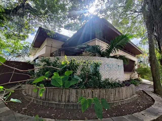 Comercial com 1200m² 3 quartos e 4 banheiros, para alugar, no bairro Centro em Taubaté