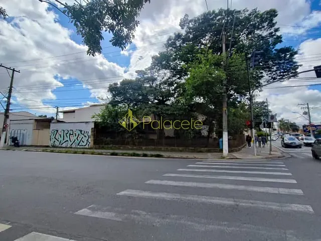 Comercial com 1200m² 3 quartos e 4 banheiros, para alugar, no bairro Centro em Taubaté