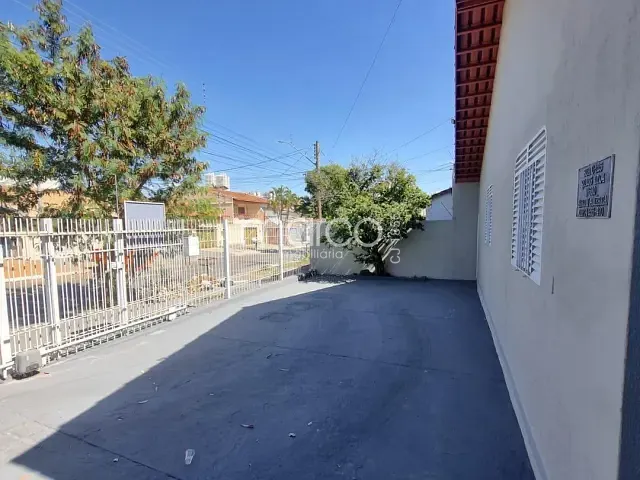 Casa para alugar, no bairro Jardim América em Goiânia