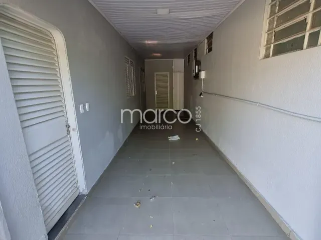 Casa para alugar, no bairro Jardim América em Goiânia