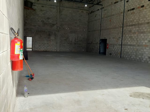 Galpão / Barracão com 490m², para alugar, no bairro Jardim Santa Clara em Taubaté