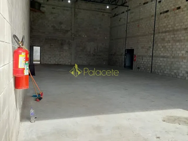 Galpão / Barracão com 490m², para alugar, no bairro Jardim Santa Clara em Taubaté