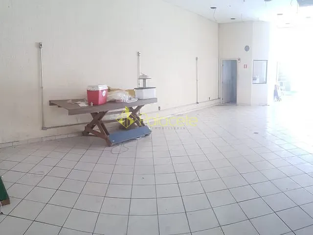 Galpão / Barracão com 450m², para alugar, no bairro Campo do Galvão em Guaratinguetá