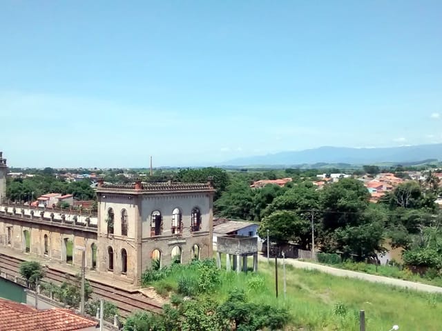 Prédio com 870m² 12 quartos e 1 banheiro, à venda, no bairro Centro em Cachoeira Paulista