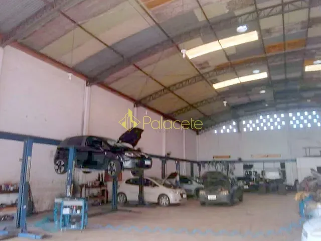 Galpão / Barracão com 600m², à venda ou para alugar, no bairro Frei Galvão em Potim