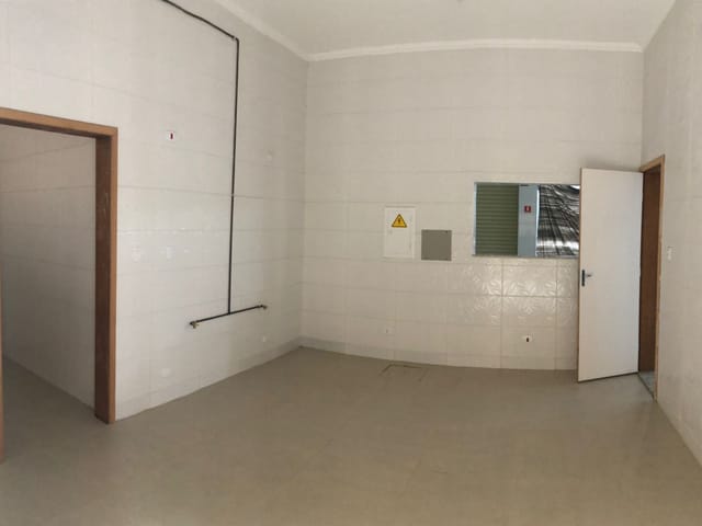 Loja com 336m², à venda, no bairro Residencial Maricá em Pindamonhangaba