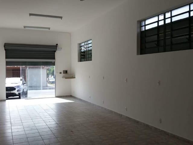 Comercial com 200m² 3 quartos e 6 banheiros, à venda ou para alugar, no bairro Jardim das Bandeiras em Taubaté
