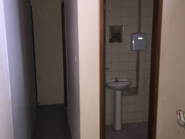 Comercial com 200m² 3 quartos e 6 banheiros, à venda ou para alugar, no bairro Jardim das Bandeiras em Taubaté