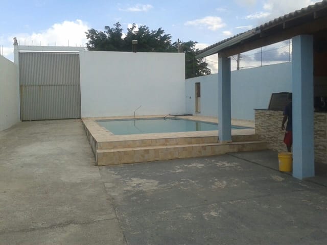 Comercial com 700m² 1 quarto e 2 banheiros, à venda, no bairro Bom Jardim I em Guaratinguetá