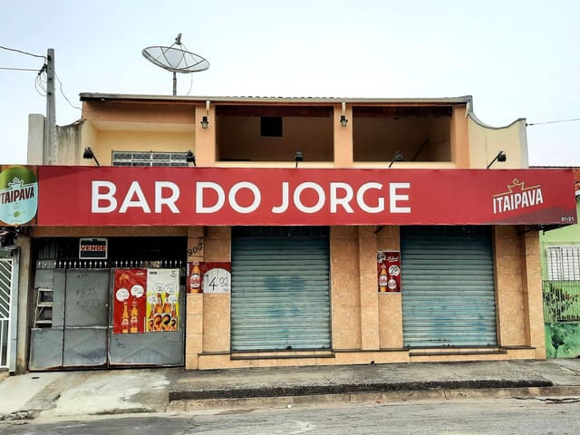 Comercial com 245m² 3 quartos e 3 banheiros, à venda, no bairro Vila Rica em Pindamonhangaba