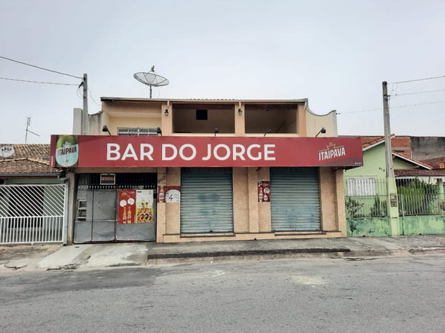 Comercial com 245m² 3 quartos e 3 banheiros, à venda, no bairro Vila Rica em Pindamonhangaba