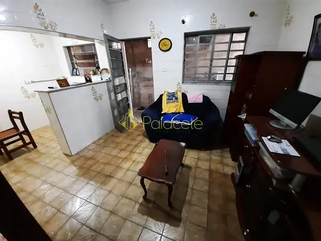 Comercial com 245m² 3 quartos e 3 banheiros, à venda, no bairro Vila Rica em Pindamonhangaba