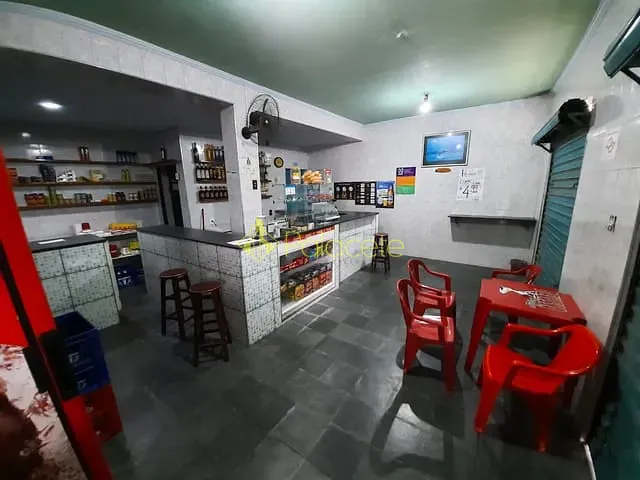 Comercial com 245m² 3 quartos e 3 banheiros, à venda, no bairro Vila Rica em Pindamonhangaba