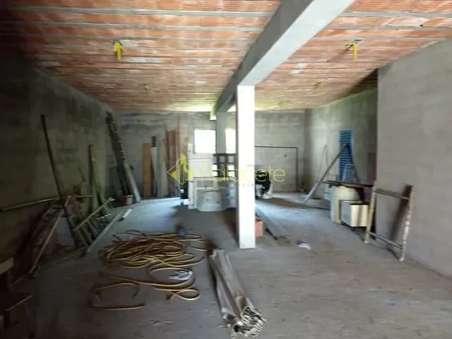 Galpão / Barracão à venda, no bairro Conjunto Residencial Araretama em Pindamonhangaba