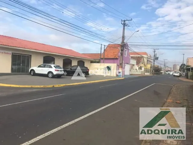 Casa com 355m², à venda, no bairro Uvaranas em Ponta Grossa