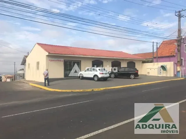 Casa com 355m², à venda, no bairro Uvaranas em Ponta Grossa