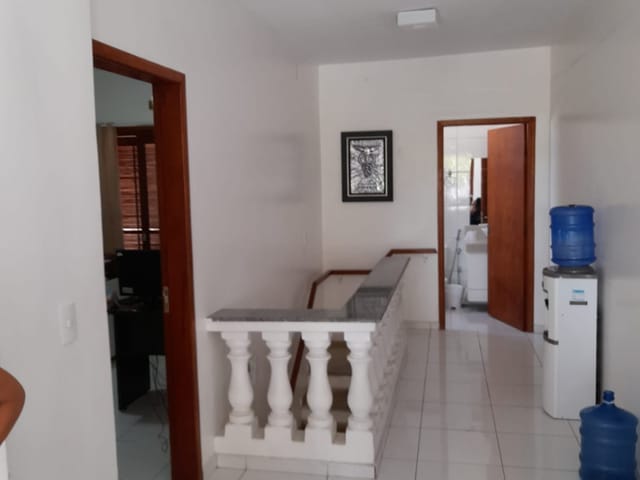 Comercial com 233m² 4 quartos e 4 banheiros, à venda, no bairro Jardim Santa Luzia em Pindamonhangaba