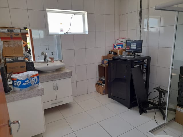 Comercial com 233m² 4 quartos e 4 banheiros, à venda, no bairro Jardim Santa Luzia em Pindamonhangaba