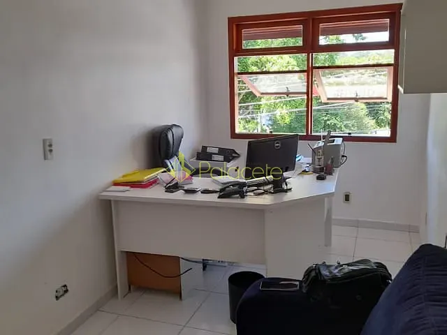Comercial com 233m² 4 quartos e 4 banheiros, à venda, no bairro Jardim Santa Luzia em Pindamonhangaba