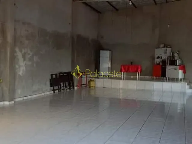 Galpão / Barracão com 260m² 3 quartos e 3 banheiros, à venda, no bairro Residencial Estoril em Taubaté
