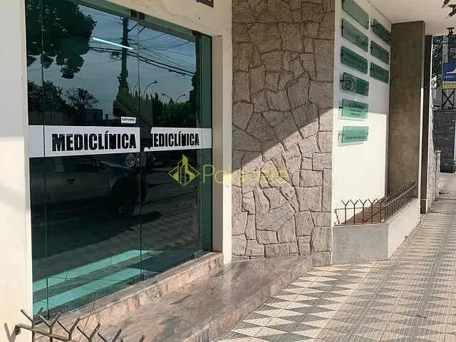 Sala à venda ou para alugar, no bairro São Benedito em Pindamonhangaba