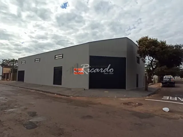 Galpão / Barracão com 300m², para alugar, no bairro Jardim Primavera em Arapongas