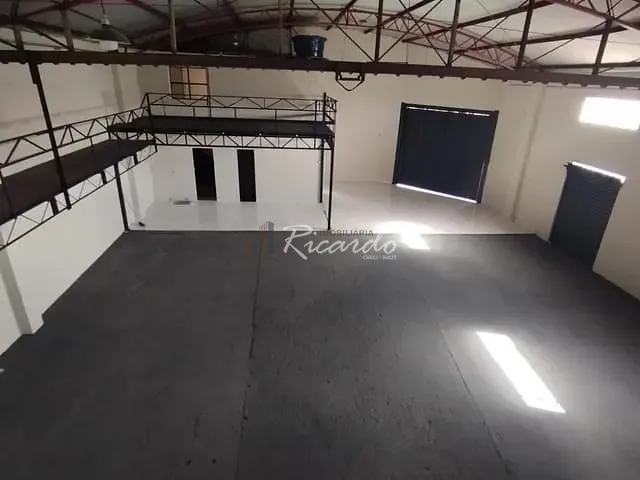 Galpão / Barracão com 300m², para alugar, no bairro Jardim Primavera em Arapongas