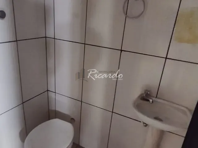 Galpão / Barracão com 300m², para alugar, no bairro Jardim Primavera em Arapongas