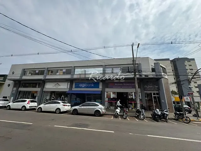 Comercial com 110m², para alugar, no bairro Centro em Arapongas