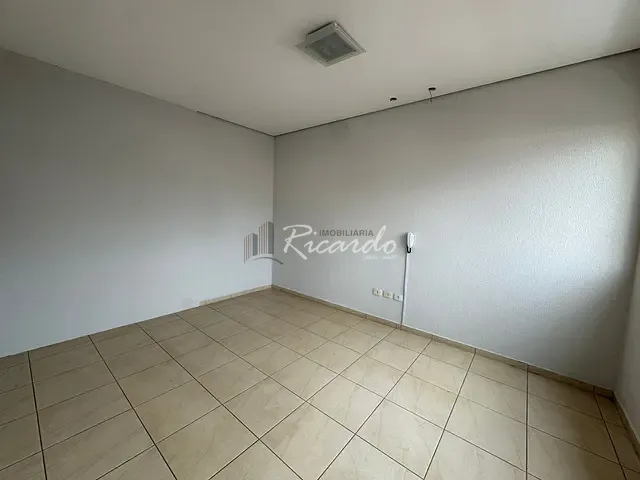 Comercial com 110m², para alugar, no bairro Centro em Arapongas
