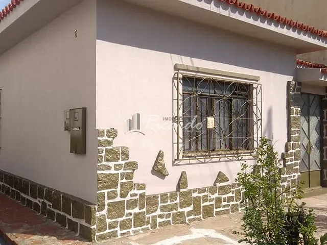 Casa com 506m² 3 quartos e 1 banheiro, à venda, no bairro Centro em Arapongas