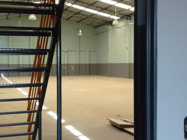 Galpão / Barracão com 1000m², à venda, no bairro Jardim São João em Salto