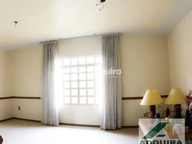 Casa com 710m² 3 quartos e 2 banheiros, à venda, no bairro Ronda em Ponta Grossa