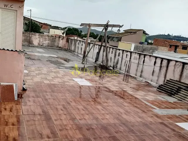 Prédio 10 quartos e 6 banheiros, à venda, no bairro Centro em Potim