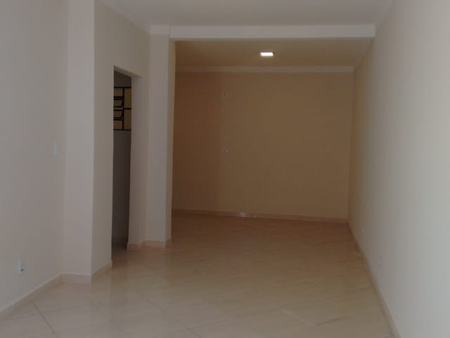 Sala com 40m², para alugar, no bairro Centro em Pindamonhangaba