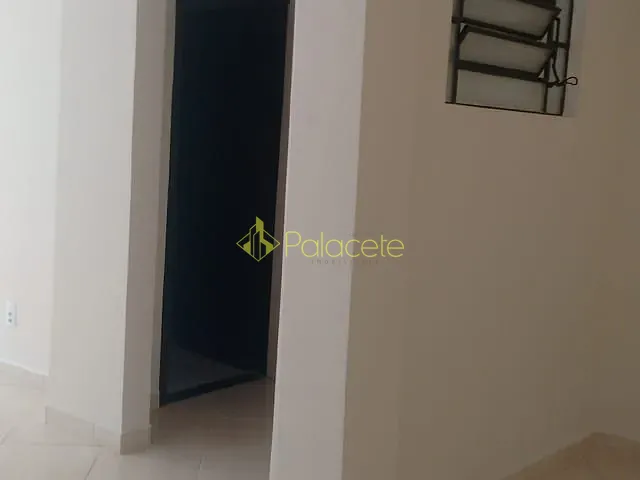 Sala com 40m², para alugar, no bairro Centro em Pindamonhangaba