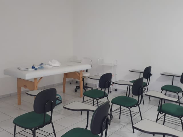 Sala para alugar, no bairro Centro em Pindamonhangaba