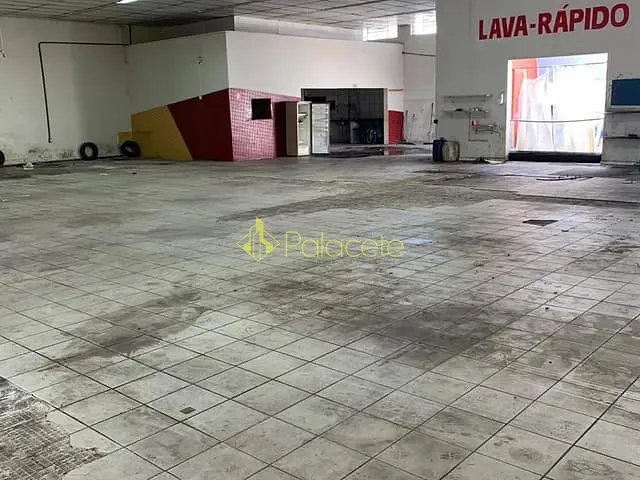 Galpão / Barracão com 809m², à venda, no bairro Centro em Pindamonhangaba