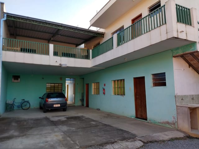 Comercial com 1100m² 21 quartos e 23 banheiros, à venda ou para alugar, no bairro Jardim Santa Luzia em Pindamonhangaba