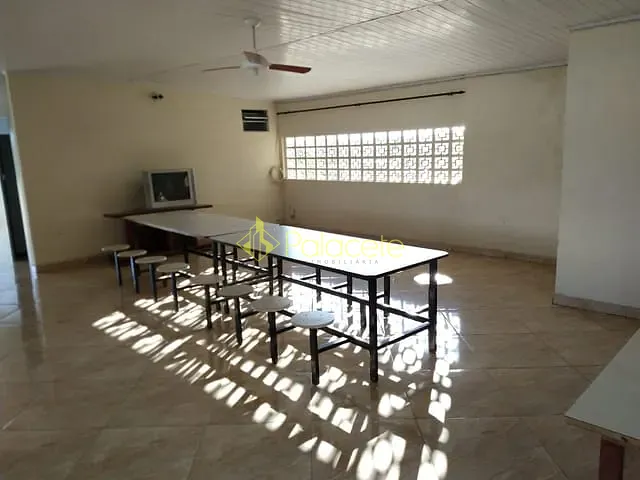 Comercial com 1100m² 21 quartos e 23 banheiros, à venda ou para alugar, no bairro Jardim Santa Luzia em Pindamonhangaba