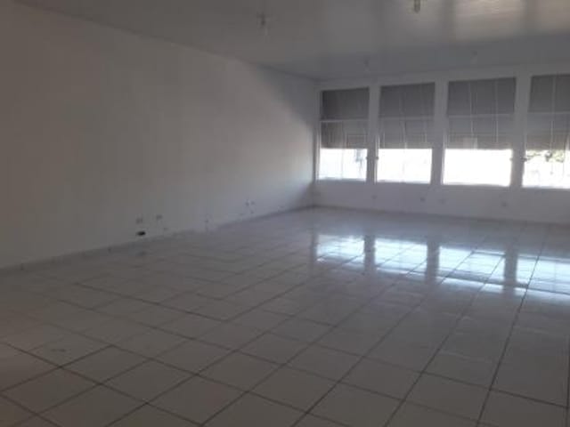 Sala para alugar, no bairro Centro em Pindamonhangaba