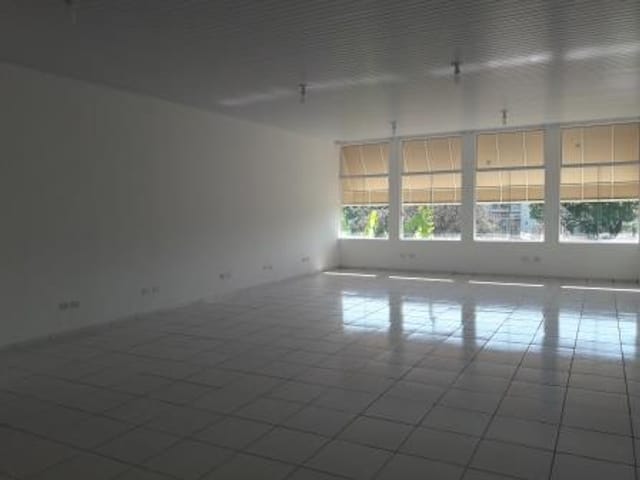 Sala para alugar, no bairro Centro em Pindamonhangaba