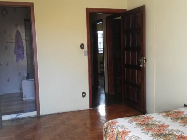 Comercial com 212m² 4 quartos e 2 banheiros, à venda, no bairro Centro em Pindamonhangaba